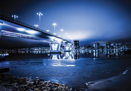 Obrazek Miasto Nocą Most Rzeka Budynki