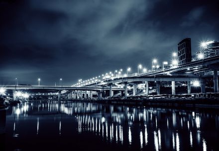 Obrazek Miasto Nocą Most Rzeka Budynki